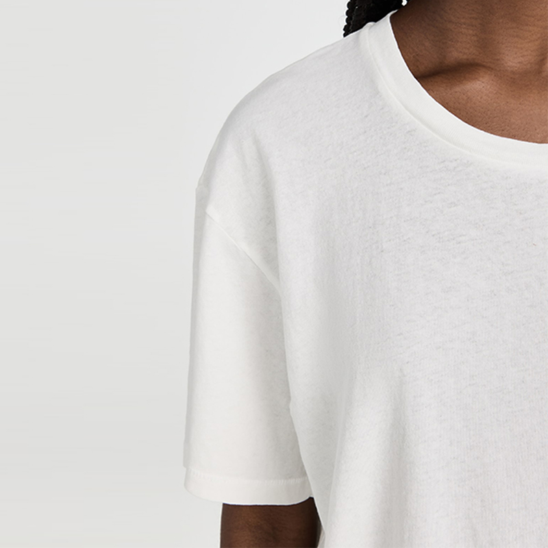 hongfeng manufactures women's white oversized t shirt with customized designs and premium cotton fabric.